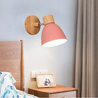 Houtkleurige Wandlamp met Scandinavisch Design Lichtroze